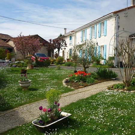 Les Hirondelles Du Paradis 6 Rue Des Oiseaux Acomodação com café da manhã Beaulieu-sur-Sonnette Exterior foto