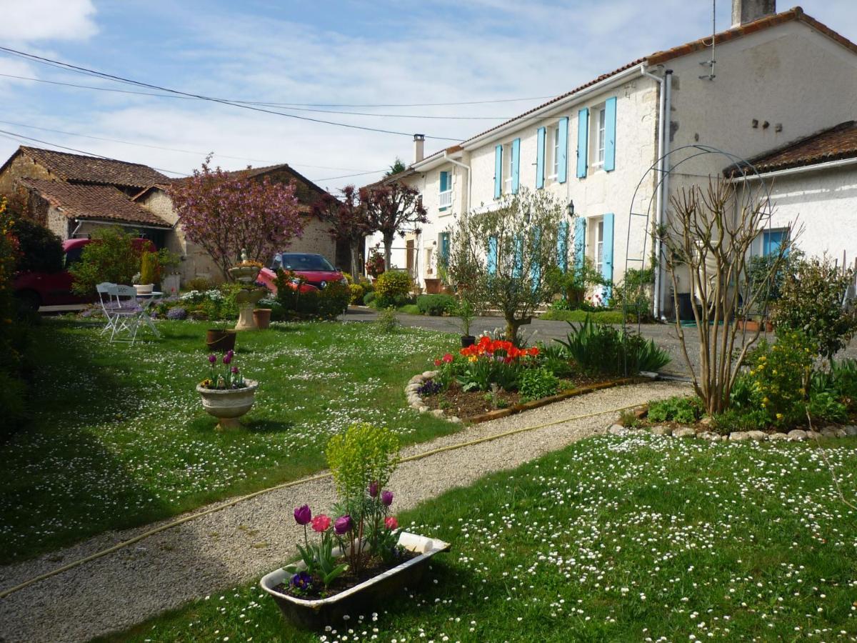 Les Hirondelles Du Paradis 6 Rue Des Oiseaux Acomodação com café da manhã Beaulieu-sur-Sonnette Exterior foto